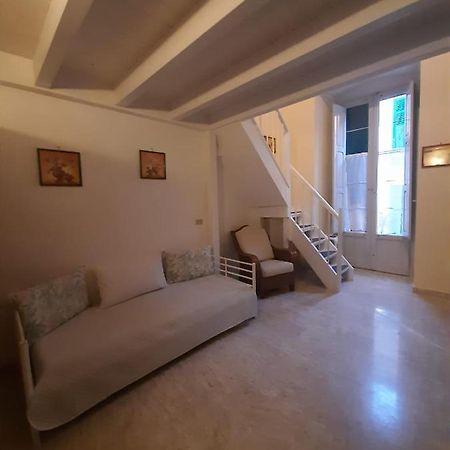 Holiday House Nel Cuore Di Bari Exterior foto