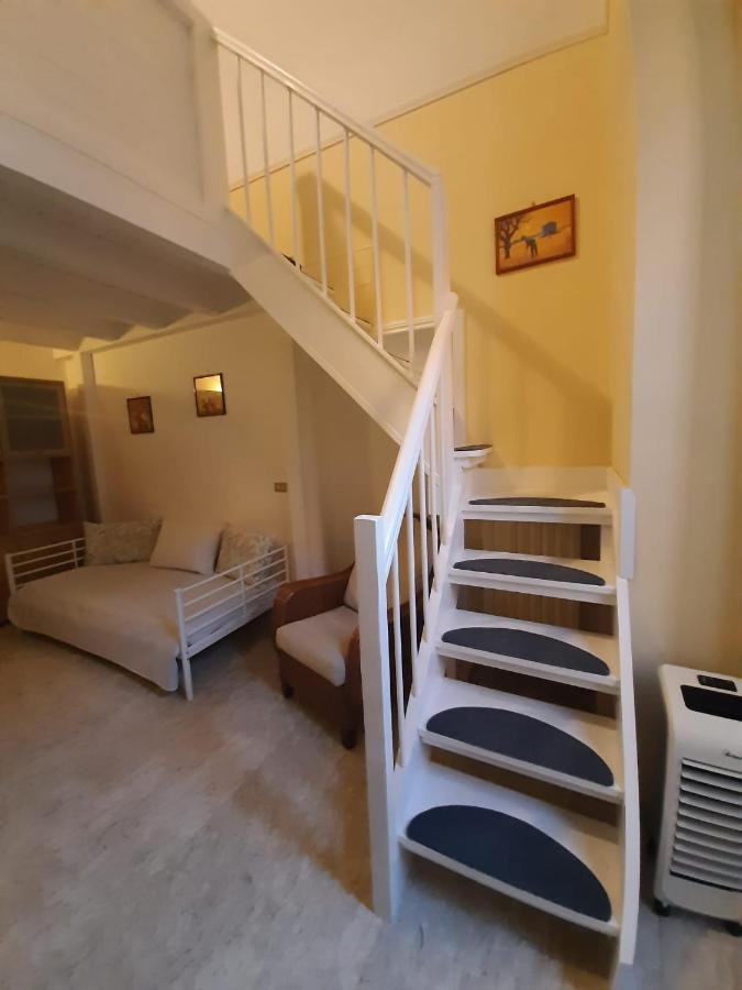 Holiday House Nel Cuore Di Bari Exterior foto