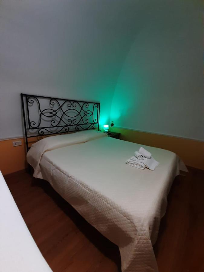 Holiday House Nel Cuore Di Bari Exterior foto
