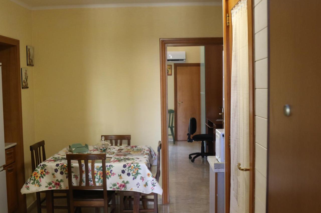Holiday House Nel Cuore Di Bari Exterior foto